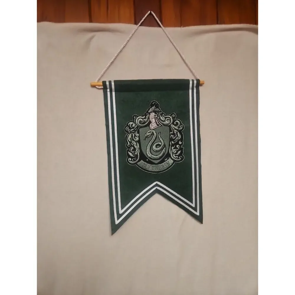 The Wizarding World Of Harry Potter Green Slytherin Crest Banner Universal 18x12